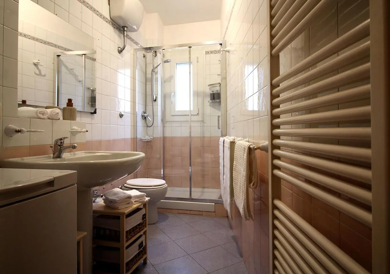 Cozy Apartment In The Heart Of Bologna 0*,